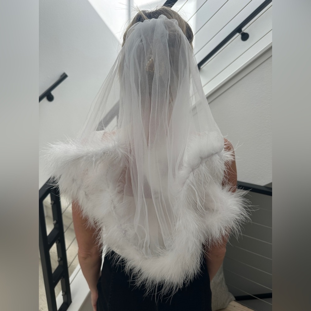 Gigi & Olive White Feather Trim Bridal Veil Soft Tulle Bachelorette Wedding Veil - Picture 6 of 13